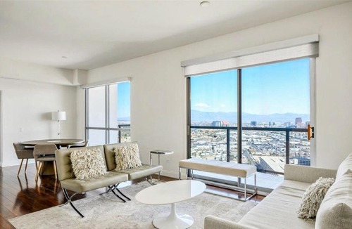 Gateway District Apartment | One Bedroom High Rise Residence with City Views