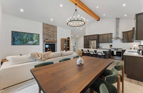 Kings Beach House | One Block to Beach, Restaurants, Bars, Brewery. Modern mountain luxury.