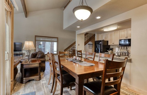 Sunriver House | Open dog-friendly home w/WiFi, private hot tub, guest bikes, and SHARC passes