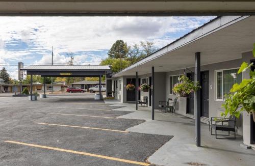 Lakeview Hotel | Oregon Trail Inn and Suites