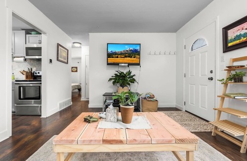 Suncrest House | Orem Peak Retreat | Yard | Kayaks | Grill+Firepit