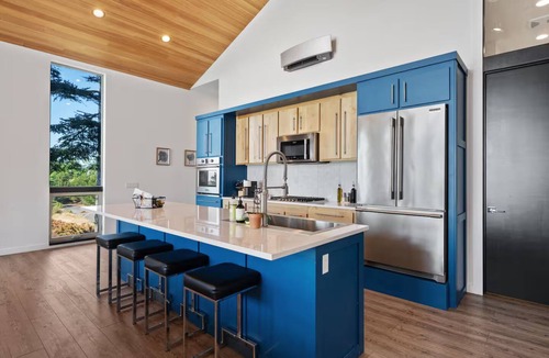 Port Orford House | Osprey House - Hemlock Suite - Ocean & Lake Views