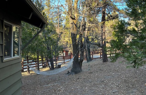 Arrowbear Lake Cabin | Our Cozy Arrowbear Cabin - 10 minutes to Snow Valley and Rim Nordic