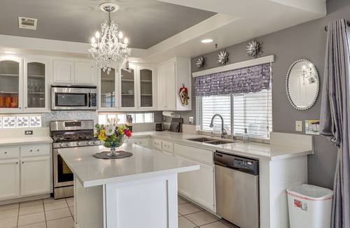 Silverado Ranch House | Outdoor Kitchen, Fire Pit, More! Las Vegas Getaway