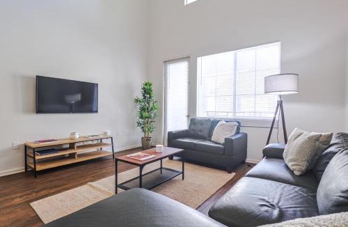 Marina del Rey Apartment | Outstanding Townhouse with 4BDR & 2 BTH in Marina Del Rey
