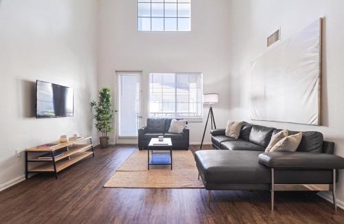 Marina del Rey Apartment | Outstanding Townhouse with 4BDR & 2 BTH in Marina Del Rey
