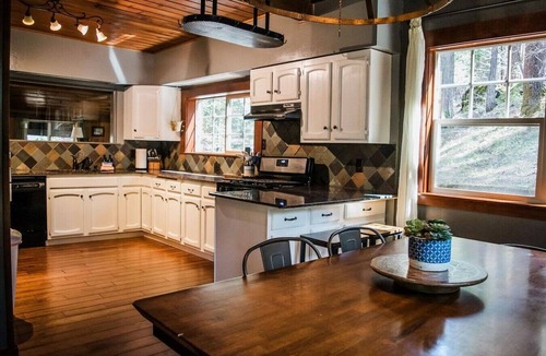 Sugar Pine Cabin | Ouzel Creekside Cabin - Yosemite Historic Retreat