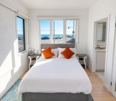 Santa Monica Canyon Apartment | Pacific Coast Suites - Oceanfront Living