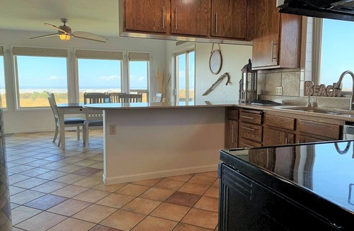 Grayland House | Pacific Dreams Beach House- Beach front! Gorgeous views! Meticulously sanitized!