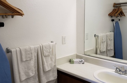 Crescent City Hotel | Pacific Inn