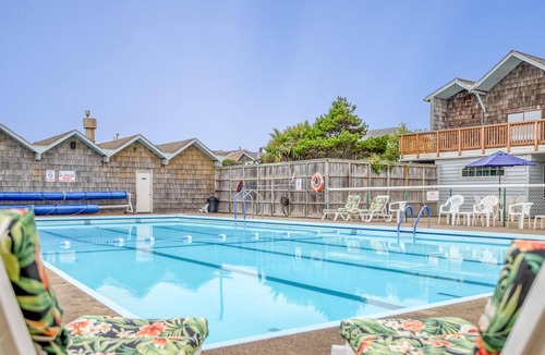 Bayshore House | Pacific Ocean Blue