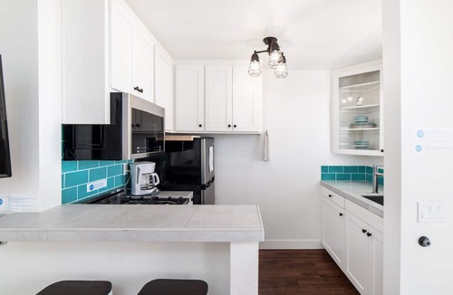 Townsite Condo | Pacific Villa #3 | Relax and Unwind with Beautiful Ocean Views