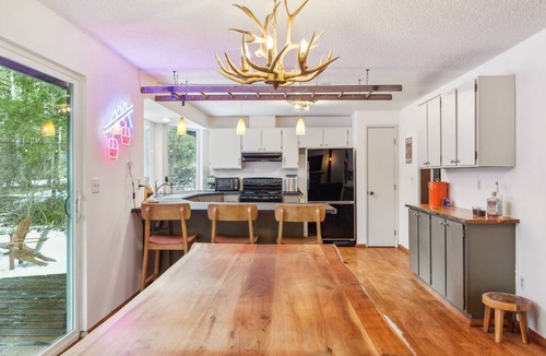 Packwood House | Packshack - Cozy Ski Cabin Mins From White Pass 2 Bedroom Home
