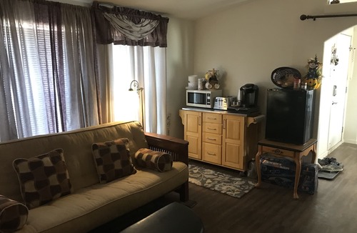Crystal House | Pahrump 1 Queen Bed & Private Bath,