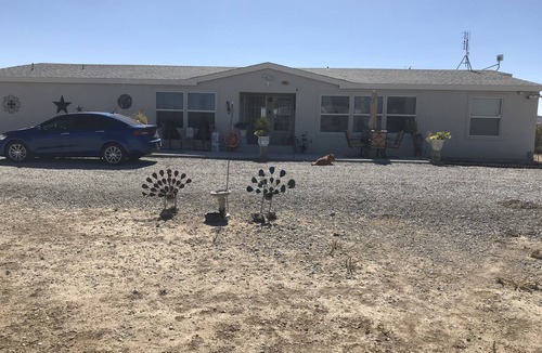 Crystal House | Pahrump 1 Queen Bed & Private Bath,