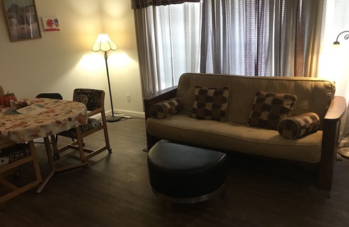 Crystal House | Pahrump 1 Queen Bed & Private Bath,