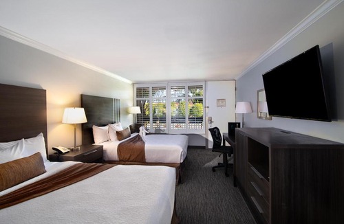Thousand Oaks Hotel | Palm Garden Hotel