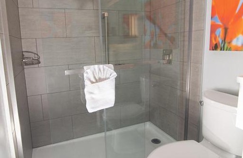Thousand Oaks Hotel | Palm Garden Hotel
