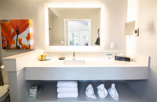 Thousand Oaks Hotel | Palm Garden Hotel