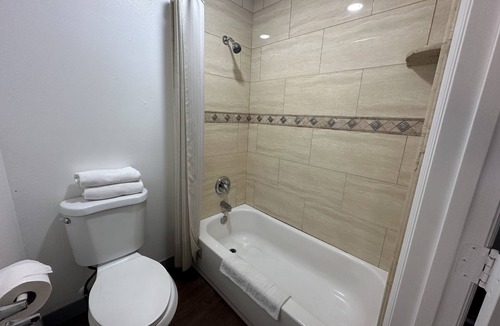 La Sierra Hotel | Palm Inn Hotel near Tyler Mall Riverside