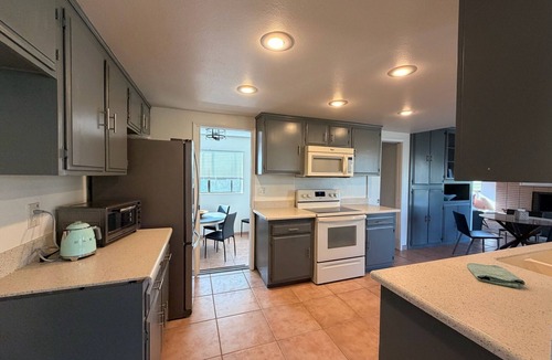 Desert Hot Springs House | Palm Place Spa City-Country Club Retreat + Views