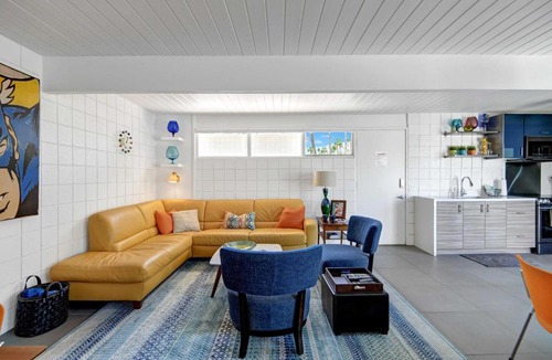 Twin Palms Apartment | Palm Springs Contemporary Condo with Community Pool!