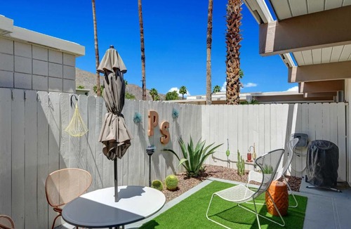 Twin Palms Apartment | Palm Springs Contemporary Condo with Community Pool!