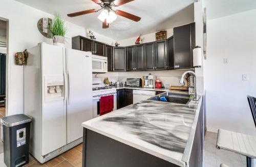 Palmdale House | Palmdale Family Home w/Private Pool & Backyard