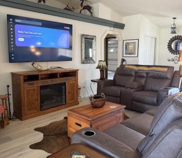 Lake Havasu City House | Palo Verde Paradise, Open Skies & Room for Toys