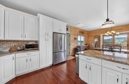 Mammoth Creek Cabin | Panguitch Lake Cabin | Hot Tub + Fire Pit