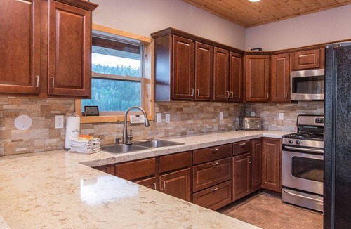 Mammoth Creek Cabin | Panguitch Lakehome | Lake View | Sleeps 12