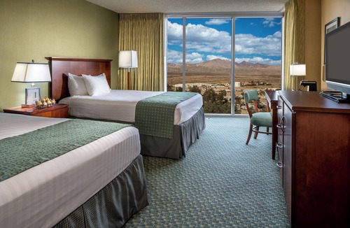 Laughlin Hotel | Panorama Room 2 Queens | Aquarius Casino Resort |Casino Adventure