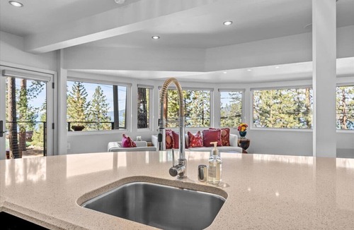 Brockway Cabin | Panoramic Lakeview Retreat