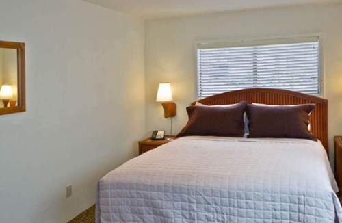 Village of La Jolla Hotel | Pantai Inn