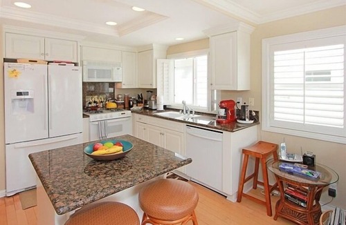 West Newport House | Paradise Beach House/Ocean Views, 30 seconds walk to Beach & Family Friendly
