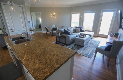 South Shore Condo | ★ Paradise. Modern. Lake View. Free 200 Dollar Gift Card