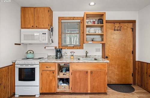 Blue River Cabin | Paradise on the banks of the McKenzie River