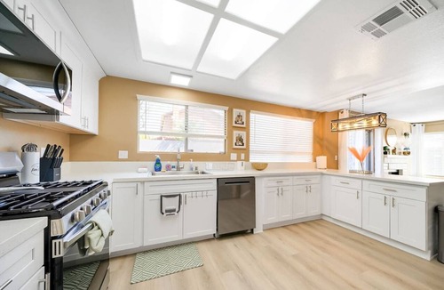 Spring Valley House | Paradise Retreat: 8 Beds, Pool Table, BBQ!