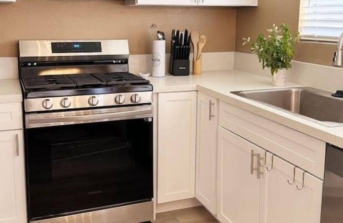 Spring Valley House | Paradise Retreat: 8 Beds, Pool Table, BBQ!