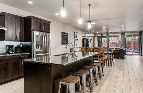 Santa Clara House | Paradise Village Family Gem ~ HotTub ~ Water Park