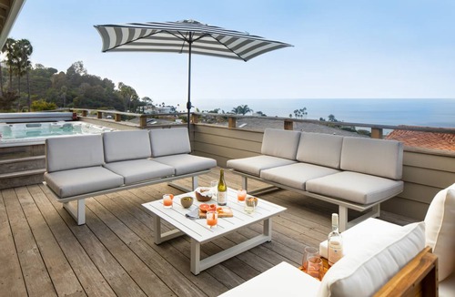 Hidden Valley House | Parasol by AvantStay Hilltop Ocean View Escape w/ Large Patio & Pool Table