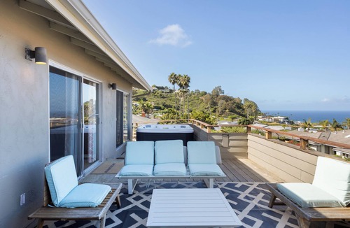 Hidden Valley House | Parasol by AvantStay | Hilltop Ocean View Escape w/Large Patio & Shuffleboard