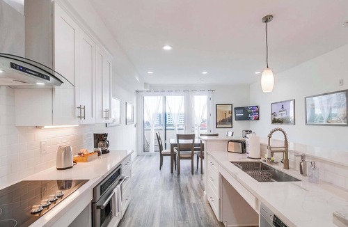 University Heights Apartment | Park Blvd 302 | Newly Built | Spa | Central