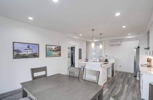 University Heights Apartment | Park Blvd 302 | Newly Built | Spa | Central