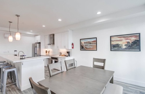 University Heights Apartment | Park Blvd 302 | Newly Built | Spa | Central