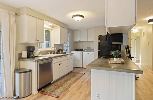 Southwest Bend House | Park Place- Private Bend Retreat with Hot Tub Under the Stars
