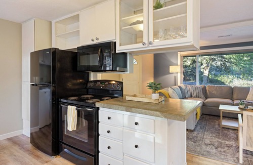 Southwest Bend House | Park Place- Private Bend Retreat with Hot Tub Under the Stars