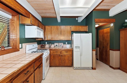 Summit Estates Cabin | Peace Out by Destination Big Bear : Remarkable Dutch Gambrel Only 2 Blocks from Snow Summit! Foosball!