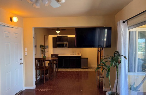 South San Gabriel House | Peaceful 1 Bedroom Retreat in Pleasant Hillside SGV