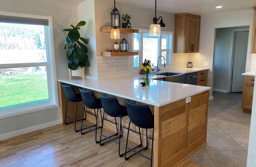 Springfield House | Peaceful 4 bed 2.5 bath home, easy access to Autzen Stadium, Hayward Field & UO.